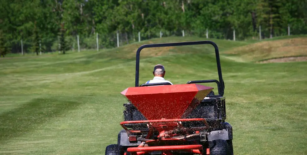 Đubrenje travnjaka | Moje Dvorište Đubrenje travnjaka | Moje Dvorište