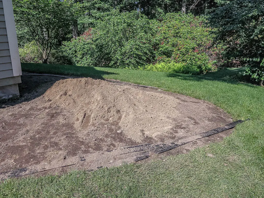 Priprema13 | Moje Dvorište Dodavanje zemlјe da bi se promenio nivo i izbacila voda na drugu oblast imovine | Moje Dvorište