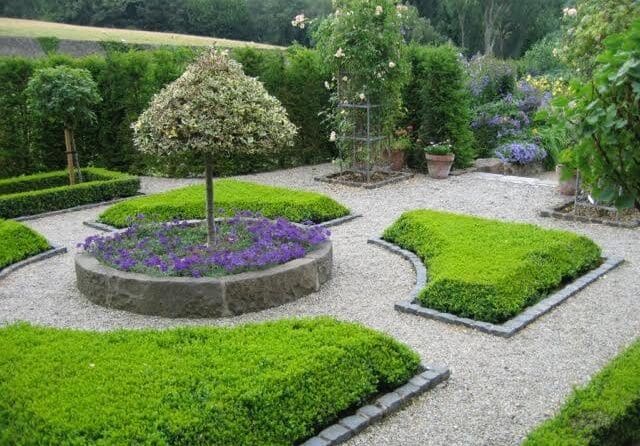 Modul 2: Simetrija - image fromal-garden-symmetry-640x446 on https://mojedvoriste.in.rs