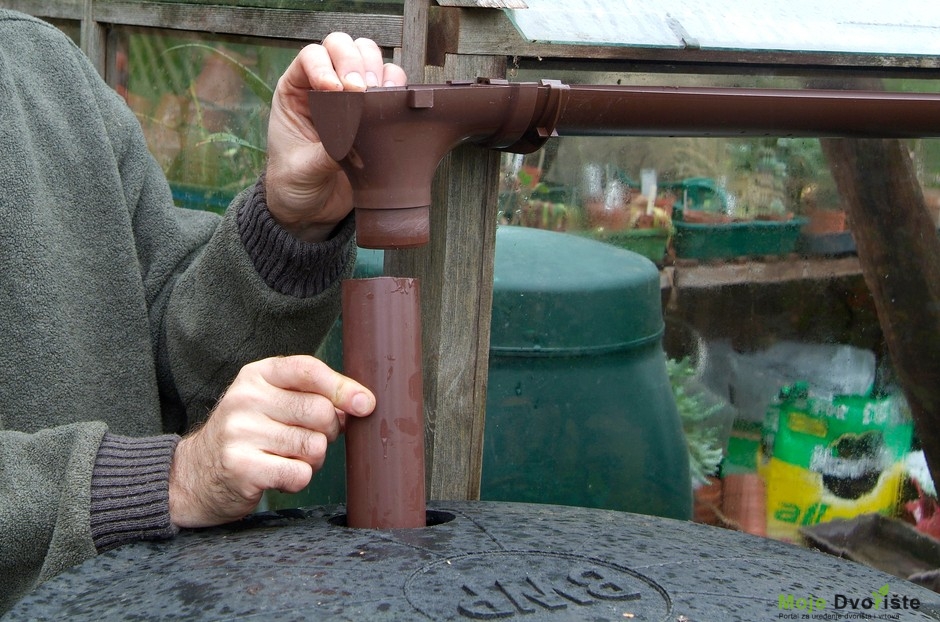 221106 What to do now November 2006 Practical shoot with Adam Pasco mloaderFinal Loader FolderGardeners World 021106Images greenhouse gutter project guttering water butt collect rain rainwater 22112006 | Moje Dvorište Baštenski radovi u oktobru | Moje Dvorište