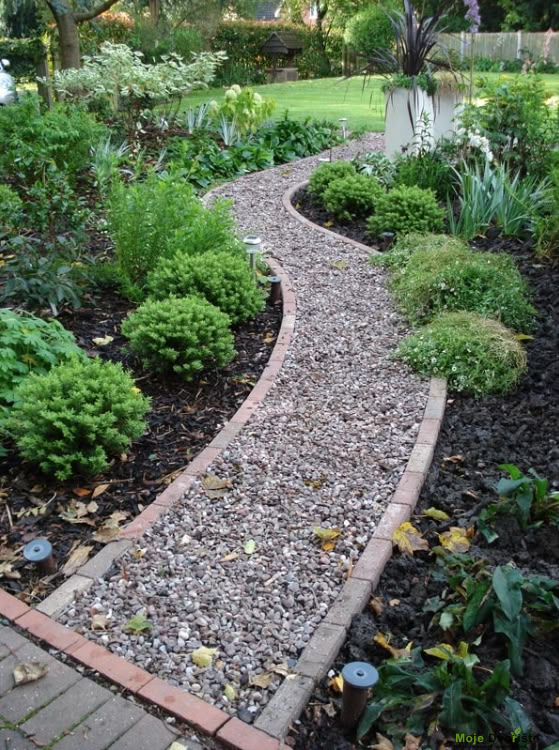 Staza od pune cigle i šljunka | Moje Dvorište